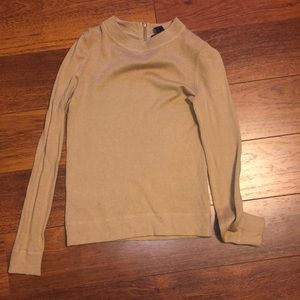 Gap camo colored mock turtleneck with zipper in the back of neck. Size S.